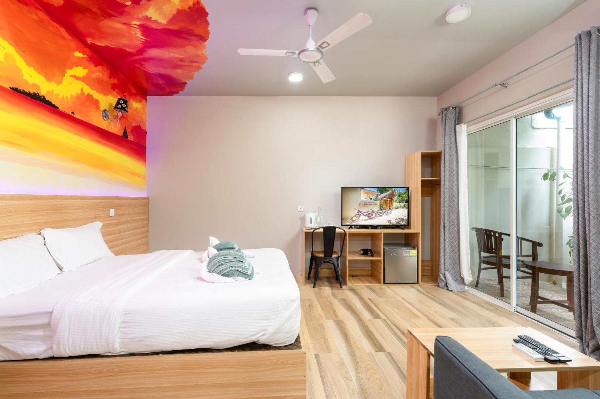 Ukulhas Villa Oceanview Hotel & Spa Exterior photo