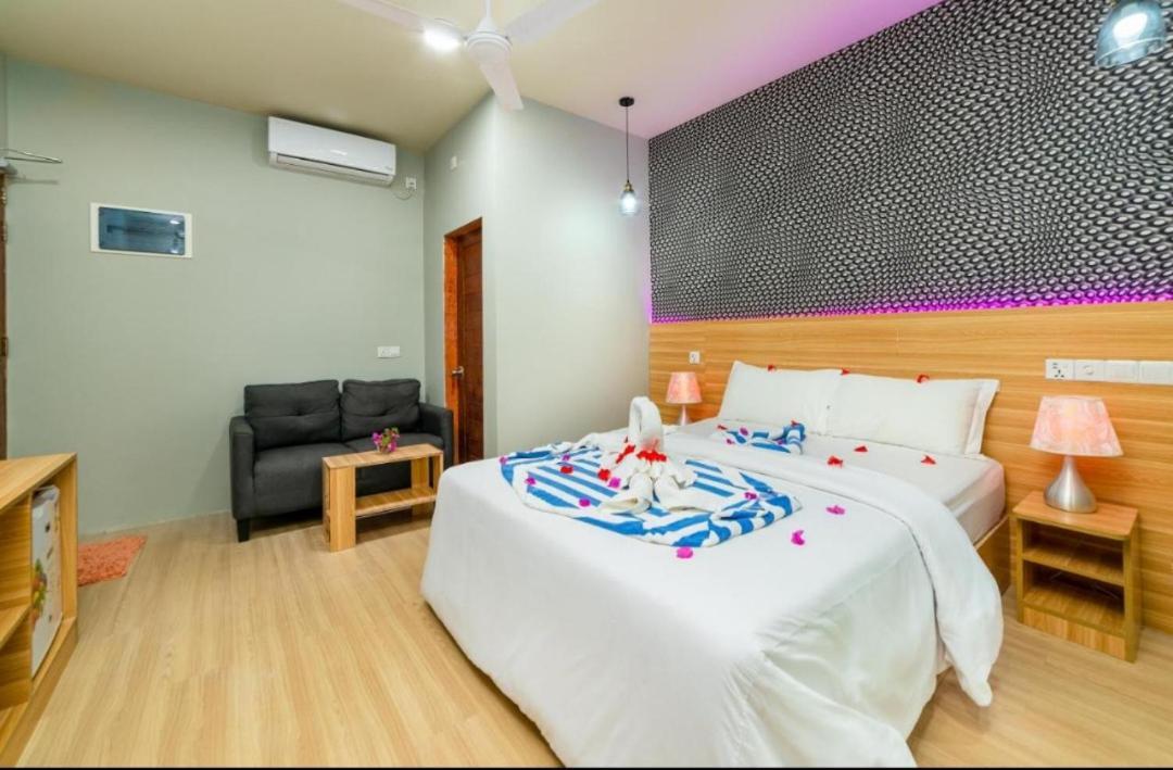Ukulhas Villa Oceanview Hotel & Spa Exterior photo